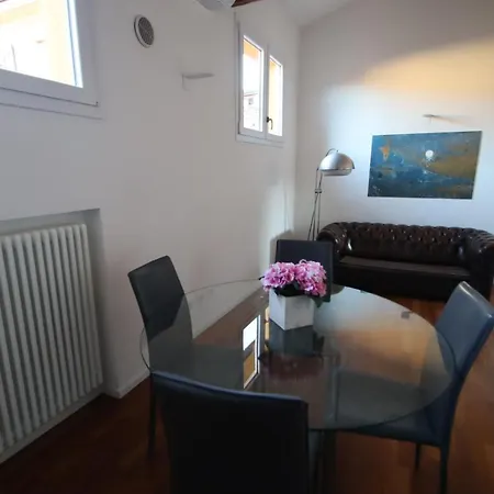 Charme Immerso Tra Le Mura Bolognesi Apartment *